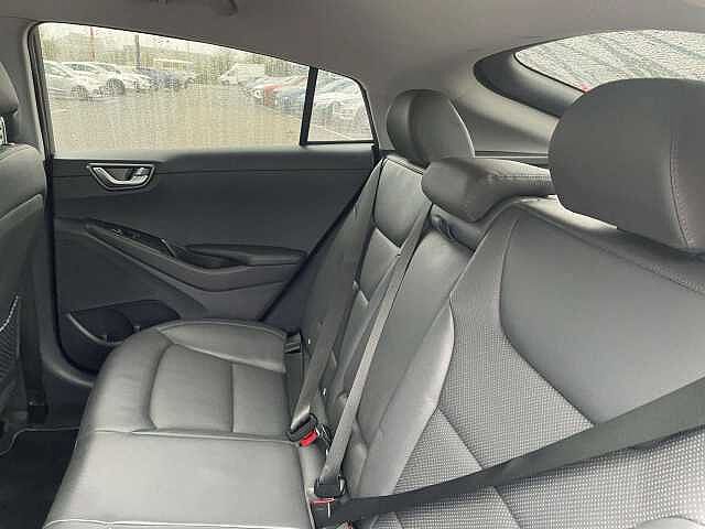 Hyundai IONIQ 1.6 GDi Plug-in Hybrid Premium SE 5dr DCT