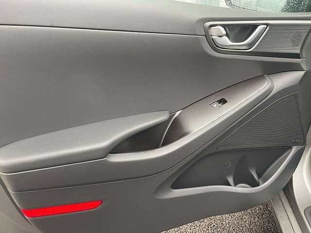 Hyundai IONIQ 1.6 GDi Plug-in Hybrid Premium SE 5dr DCT