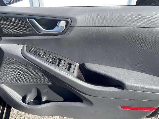 Hyundai IONIQ 1.6 GDi Hybrid Premium 5dr DCT